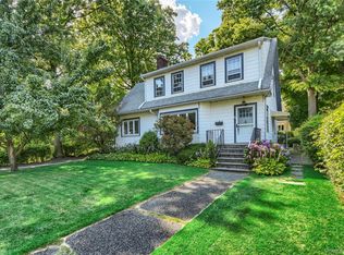 28 Chester Pl, New Rochelle, NY 10801