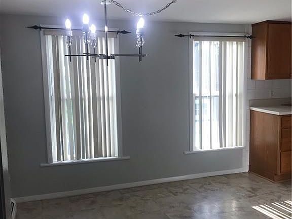 3rd image of 187 Stoneleigh Ave
