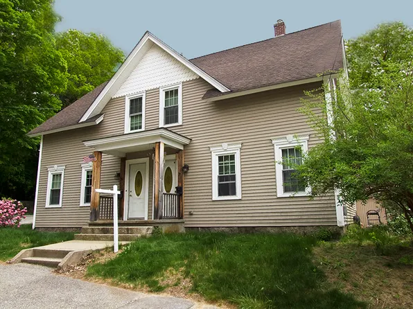 26 Maple St, Northbridge, MA 01534