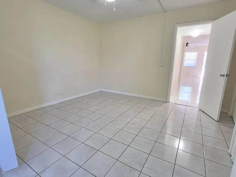 118 Kent St #H — Photo 8
