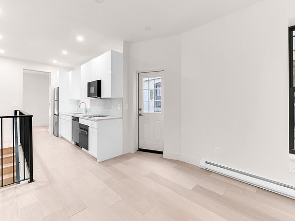 4th image of 220 Saint James Pl APT 1R