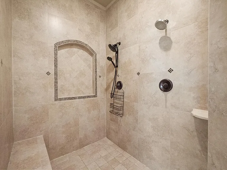 10941 Yorkshire Ln — Photo 25