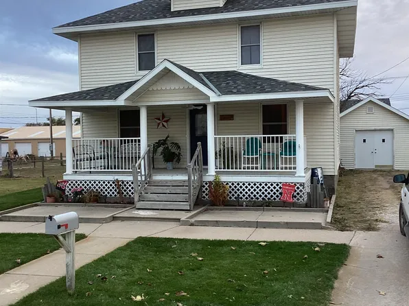 709 9th St, Gothenburg, NE 69138