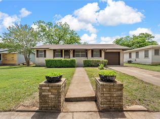 1304 W 3a St, Mc Gregor, TX 76657