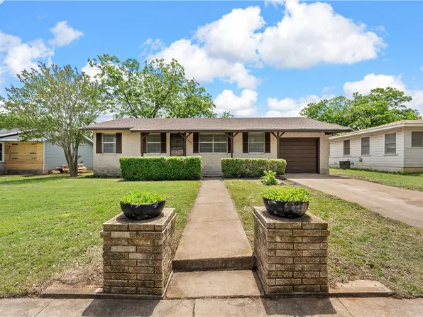 1304 W 3a St, Mc Gregor, TX 76657