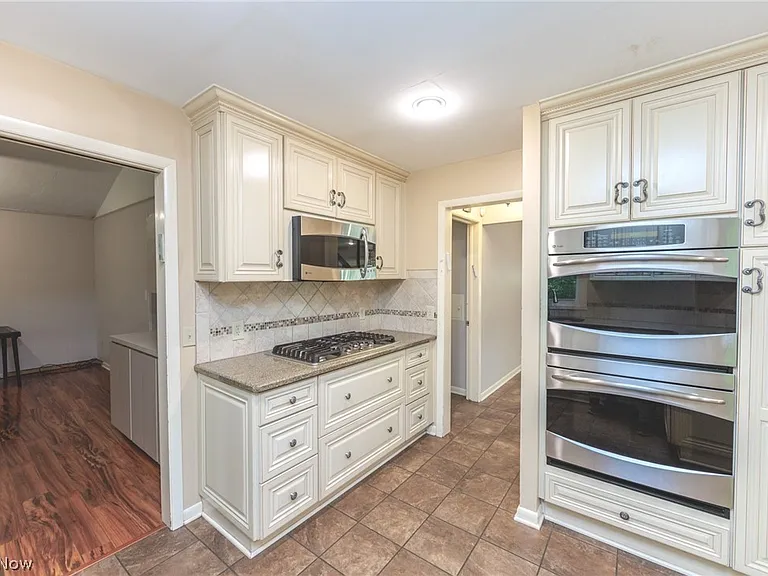 23721 Greenlawn Ave — Photo 12
