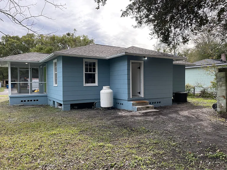 2515 Doby St — Photo 3