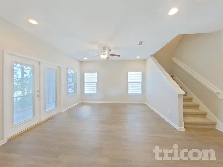 498 Auburn Oaks Rd E — Photo 2