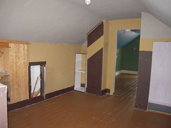 5th image of 304 West St