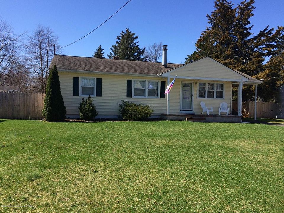 1st image of 976 McGuire Dr