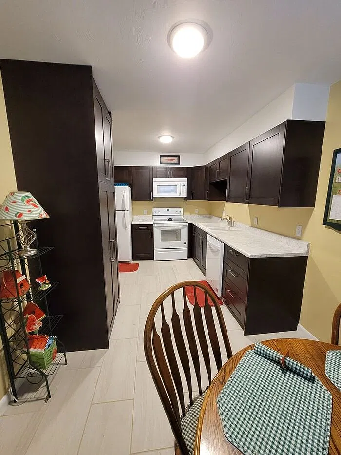 3 bed, 1.0 bath, 936 sqft, $3,200 — Photo 3