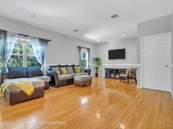 15 Egret Lane, Marlboro, NJ 07746