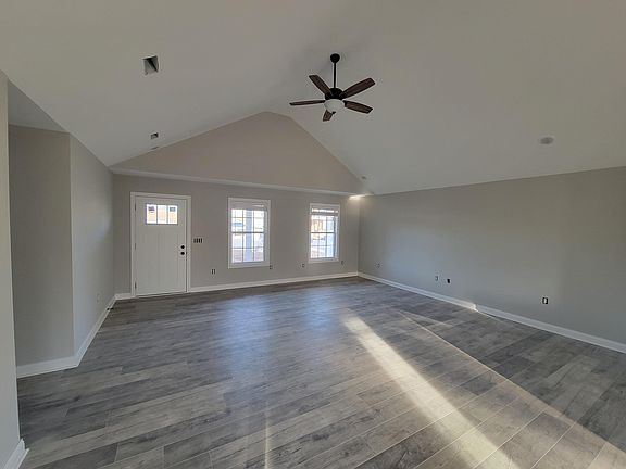 4th image of 1065 Mission Dr