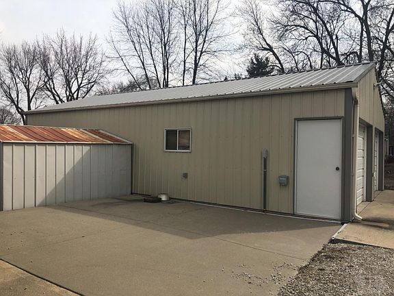 3rd image of 820 S 11th St