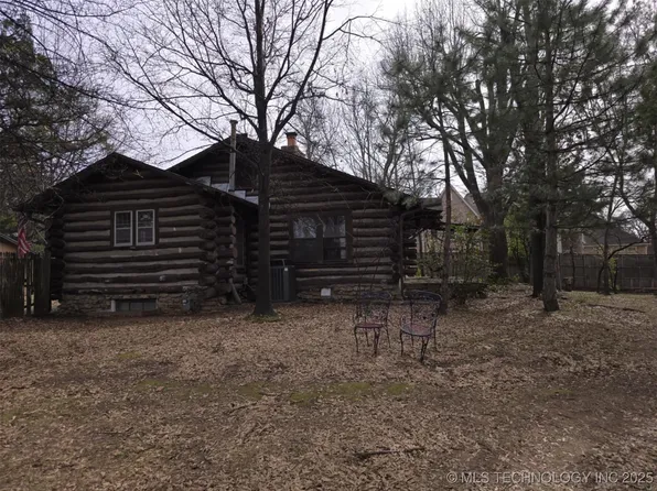 2440 E 36th Pl S, Tulsa, OK 74105