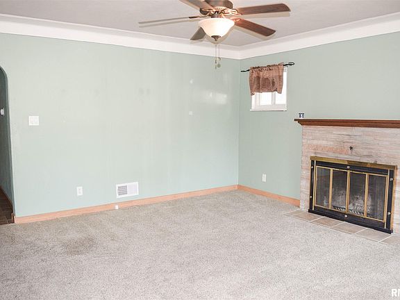 4th image of 812 Charles St