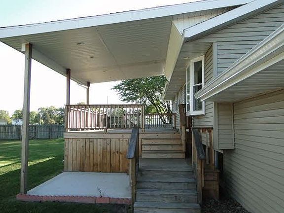 5th image of 909 Murphy Ct