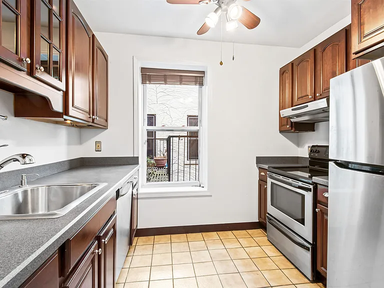 300 Hudson St #13 — Photo 12