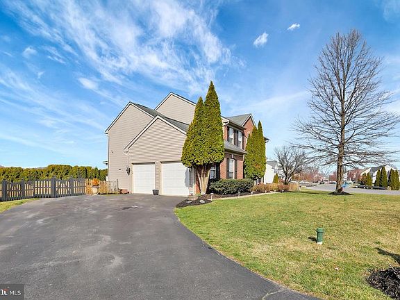 4th image of 9912 Stephanie Ln