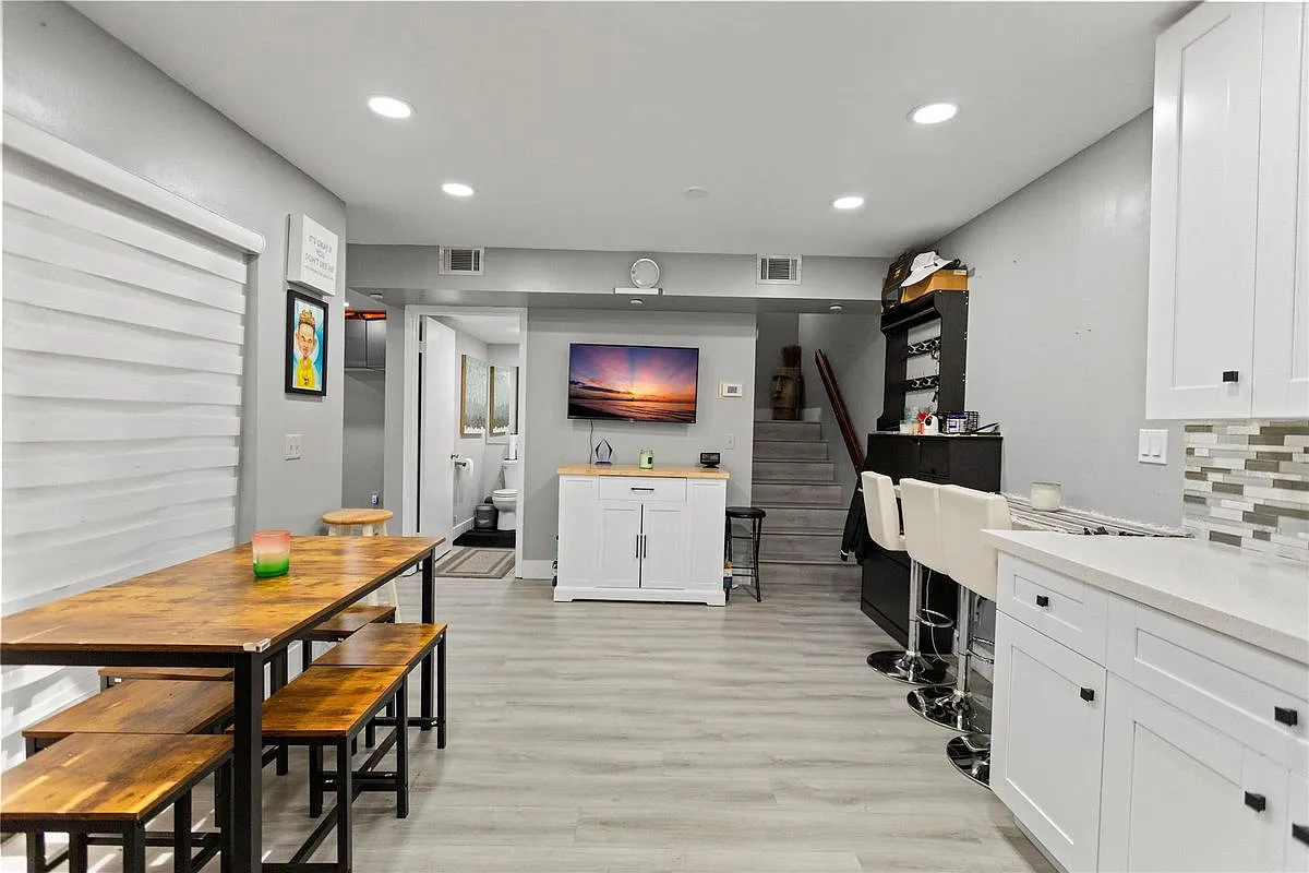 2 bed, 3.0 bath, 1302 sqft, $2,700 — Photo 4