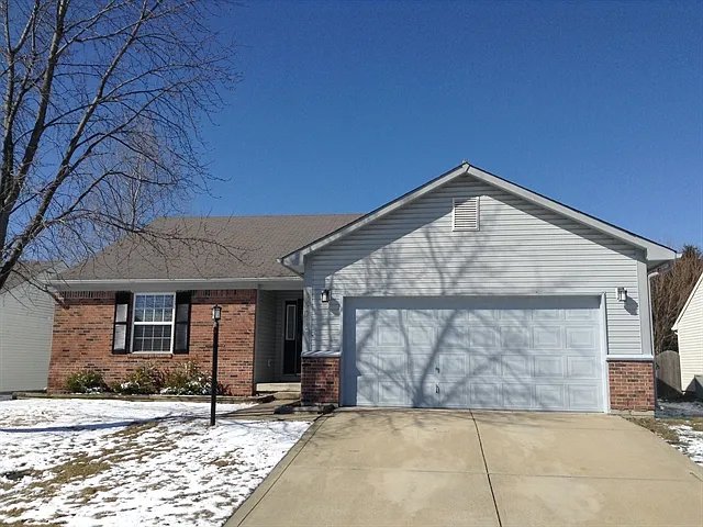 440 E Pine Ridge Dr — Photo 1