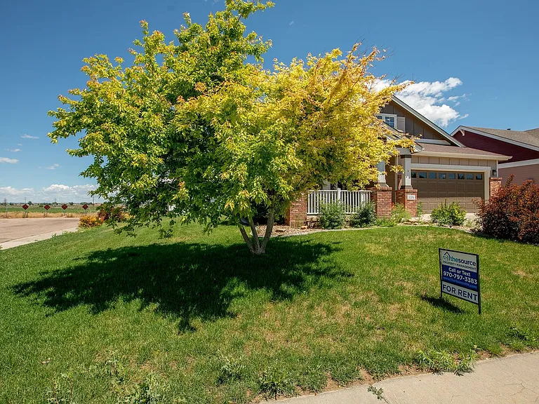 1076 Fairfield Ave — Photo 3