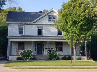 454 W Wisconsin Ave APT 2, Oconomowoc, WI 53066