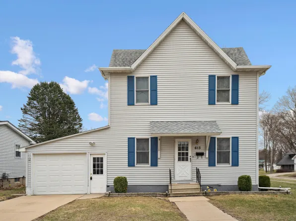 613 6th St SW, Independence, IA 50644