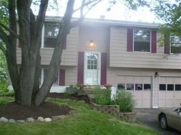 4886 Pine Trace Dr, Youngstown, OH 44515