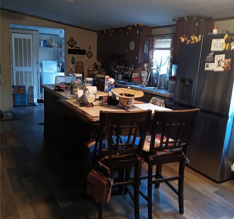2nd image of 1361 Mills Way