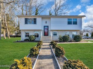 12 Golfview Dr, Neptune, NJ 07753