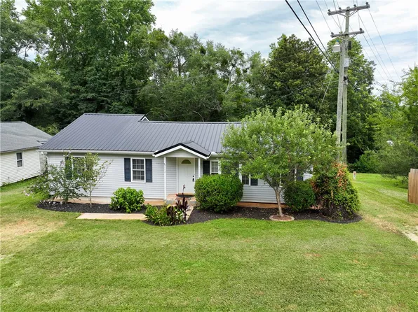 112 Newry Rd, Seneca, SC 29672