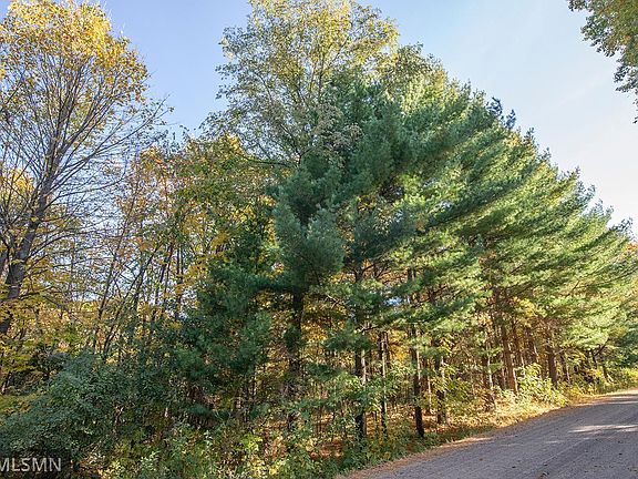 4th image of Cambridge Dr