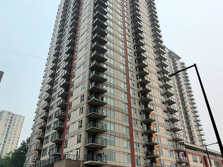 25 Town Centre Ct #UPH07 — Photo 1