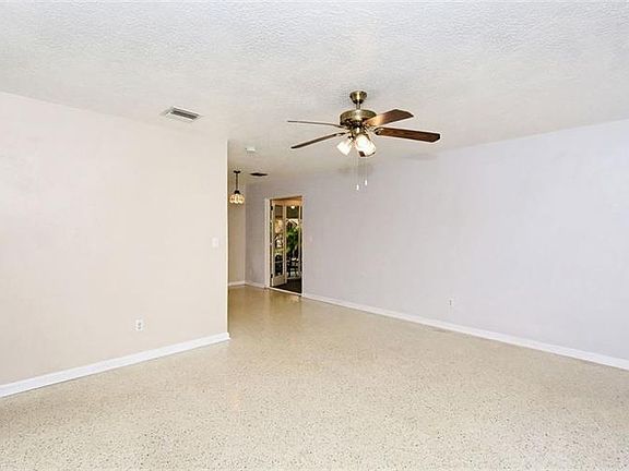 3rd image of 2655 Nassau St
