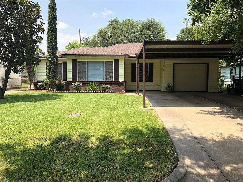 1st image of 1304 Cedarwood Dr