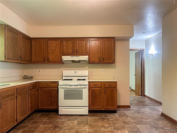 5th image of 389 Lillian Ave