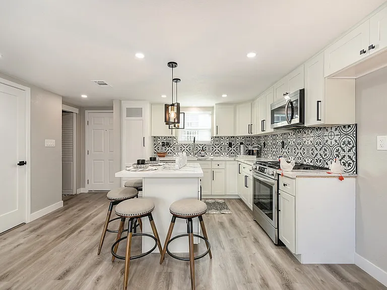 5608 Hillsdale Blvd #C — Photo 16