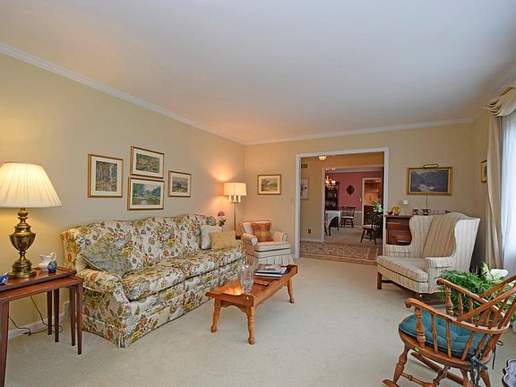 4th image of 7025 Woodsedge Dr