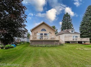596 Wolverine Dr, Wolverine Lake, MI 48390