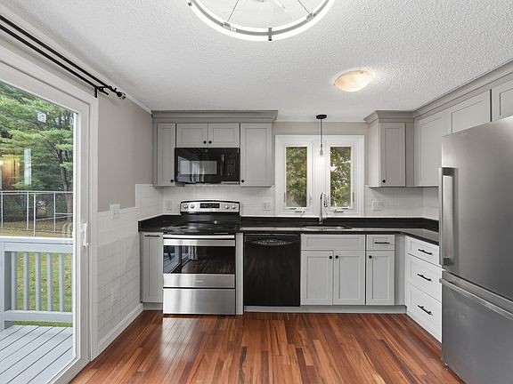 5th image of 270 Sunderland Rd APT 45