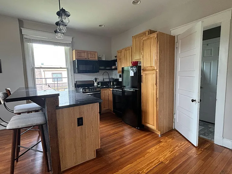 750 Hawthorne Ave #3 — Photo 8