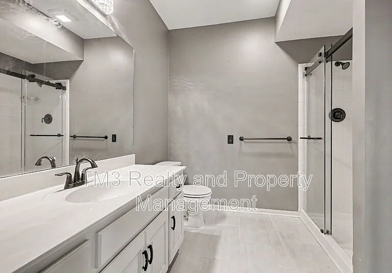 5605 NE Coral Dr — Photo 24