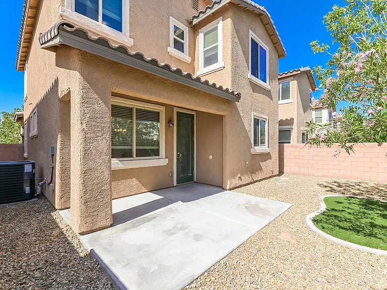 6377 Kellyville Dr — Photo 16