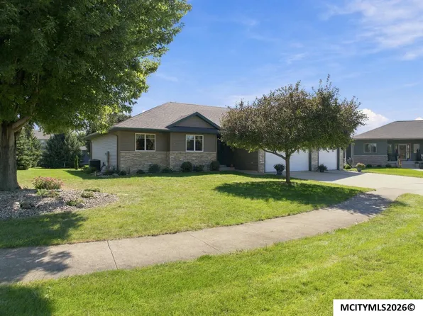 2923 Morning Star Ct, Mason City, IA 50401