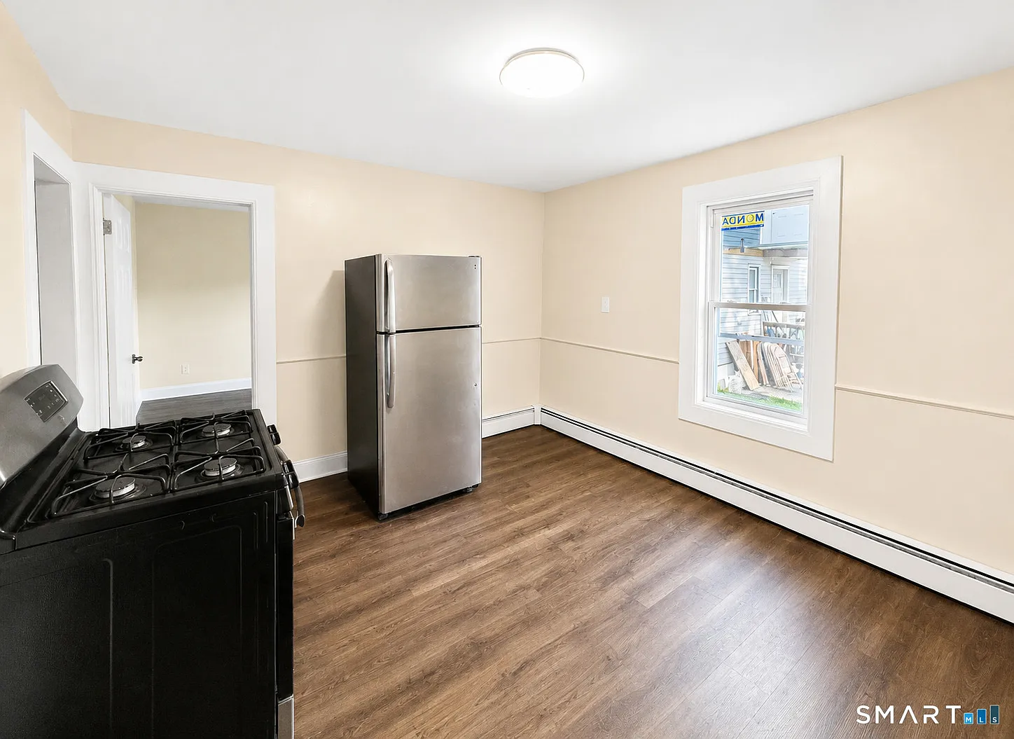 2 bed, 1.0 bath, 975 sqft, $1,400 — Photo 3