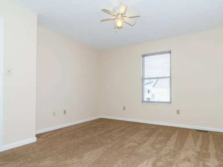 429 Garden City Dr — Photo 6