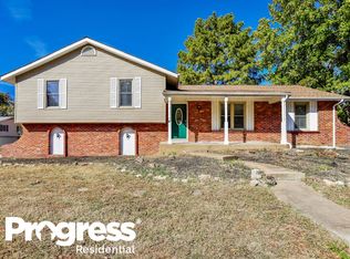 1 Oakview Dr, Saint Peters, MO 63376