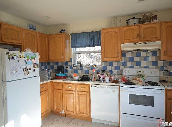 3rd image of 40 Lombardy Dr