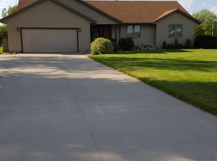 1261 237th St, State Center, IA 50247